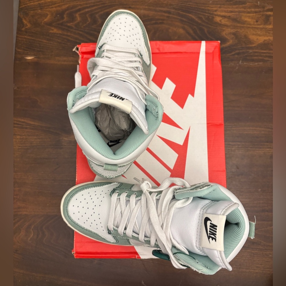 Nike Dunk High in Mint and White - Picture 2 of 6